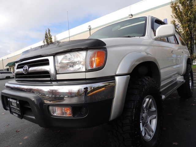2000 Toyota 4Runner SR5 / 4X4 / 3.4L 6Cyl / Leather / LIFTED LIFTED - Photo 9 - Portland, OR 97217