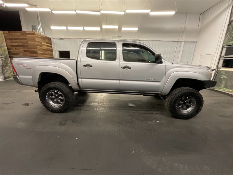 2006 Toyota Tacoma V6 Double Cab SR5 4X4 TRD OFF RD/ 6-SPEED /LIFTED  CUSTOM BUMPER w/ WINCH / 6-SPEED / REAR DIFF LOCKS - Photo 4 - Gladstone, OR 97027