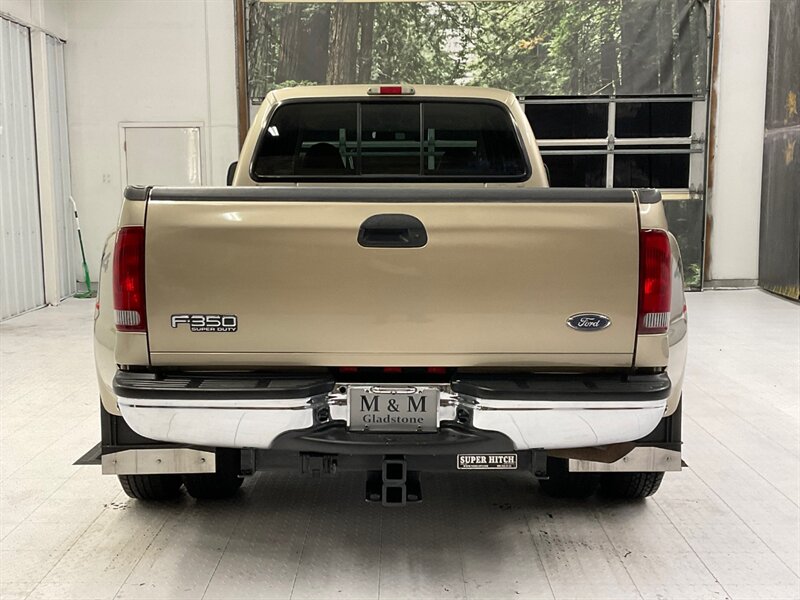 2001 Ford F-350 Lariat Crew Cab 4X4/ 7.3L DIESEL / DUALLY /1-OWNER  /LOCAL TRUCK / RUST FREE / Leather / Navigation & Backup Camera / ABSOLUTELY BEAUTIFUL & CLEAN / 122,000 miles - Photo 6 - Gladstone, OR 97027