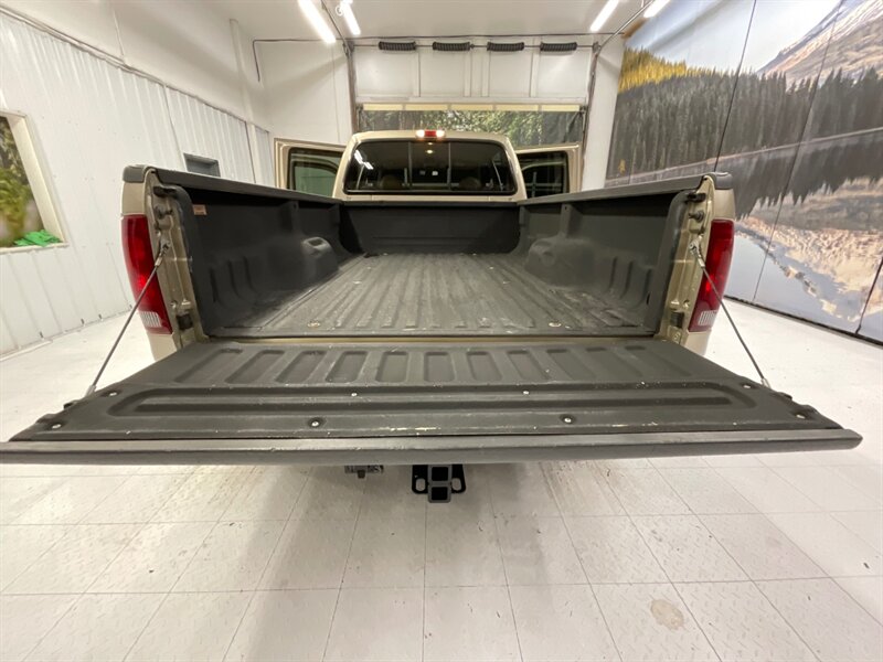 2001 Ford F-350 Lariat Crew Cab 4X4/ 7.3L DIESEL / DUALLY /1-OWNER  /LOCAL TRUCK / RUST FREE / Leather / Navigation & Backup Camera / ABSOLUTELY BEAUTIFUL & CLEAN / 122,000 miles - Photo 22 - Gladstone, OR 97027