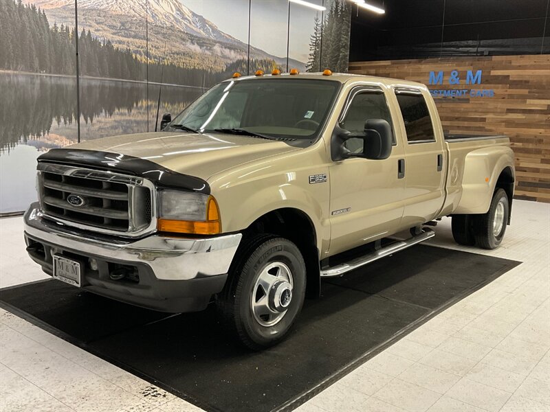 2001 Ford F-350 Lariat Crew Cab 4X4/ 7.3L DIESEL / DUALLY /1-OWNER  /LOCAL TRUCK / RUST FREE / Leather / Navigation & Backup Camera / ABSOLUTELY BEAUTIFUL & CLEAN / 122,000 miles - Photo 1 - Gladstone, OR 97027