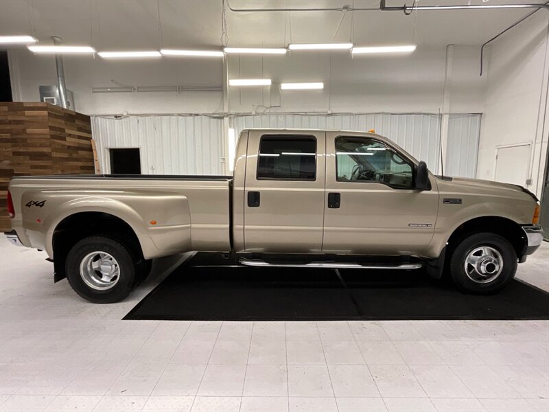 2001 Ford F-350 Lariat Crew Cab 4X4/ 7.3L DIESEL / DUALLY /1-OWNER  /LOCAL TRUCK / RUST FREE / Leather / Navigation & Backup Camera / ABSOLUTELY BEAUTIFUL & CLEAN / 122,000 miles - Photo 4 - Gladstone, OR 97027