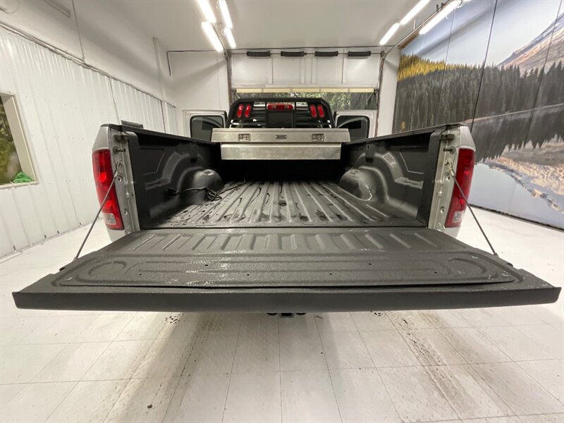 2004 Dodge Ram 2500 Laramie 4X4 / 5.9L DIESEL / 6-SPEED MANUAL  / LIFTED w. 35 " TOYO OPEN COUNTRY & 20 " MOTO WHEELS / Leather & Heated Seats / RUST FREE / LONG BED / SHARP & CLEAN / 137,000 MILES - Photo 41 - Gladstone, OR 97027