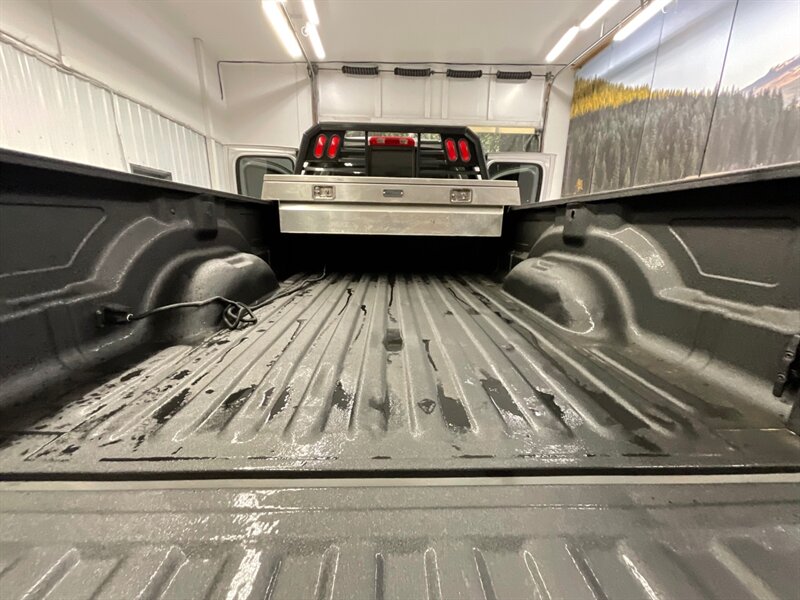 2004 Dodge Ram 2500 Laramie 4X4 / 5.9L DIESEL / 6-SPEED MANUAL  / LIFTED w. 35 " TOYO OPEN COUNTRY & 20 " MOTO WHEELS / Leather & Heated Seats / RUST FREE / LONG BED / SHARP & CLEAN / 137,000 MILES - Photo 21 - Gladstone, OR 97027