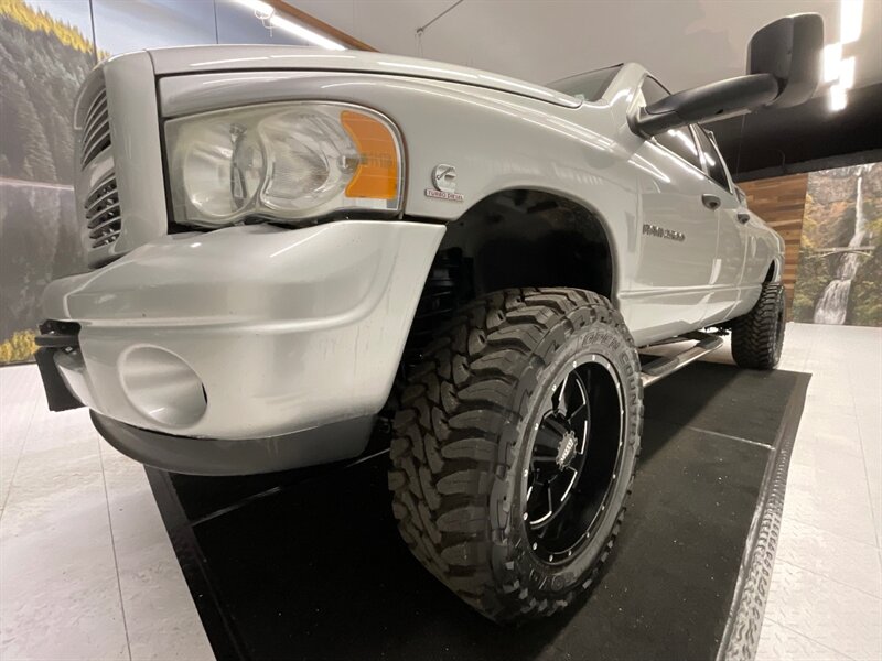 2004 Dodge Ram 2500 Laramie 4X4 / 5.9L DIESEL / 6-SPEED MANUAL  / LIFTED w. 35 " TOYO OPEN COUNTRY & 20 " MOTO WHEELS / Leather & Heated Seats / RUST FREE / LONG BED / SHARP & CLEAN / 137,000 MILES - Photo 9 - Gladstone, OR 97027