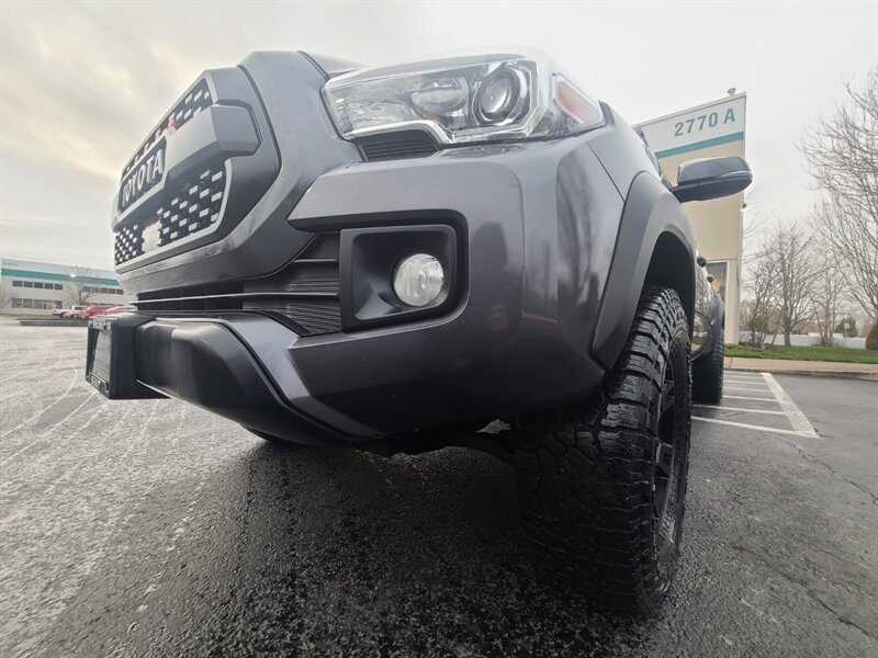 2019 Toyota Tacoma LONG BED 4X4 TRD OFF ROAD / MUD-CRAWL CONTROL  / DIFFERENTIAL LOCK / BSM / PRINSU RACK / SNUGTOP CANOPY / ALL TERRAIN TIRES / TRD WHEELS / FACTORY WARRANTY - Photo 10 - Portland, OR 97217