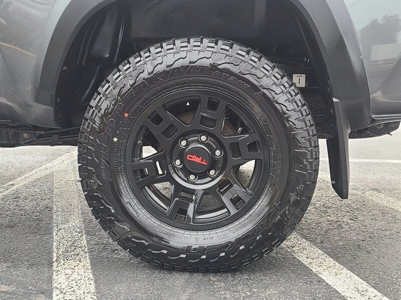 2019 Toyota Tacoma LONG BED 4X4 TRD OFF ROAD / MUD-CRAWL CONTROL  / DIFFERENTIAL LOCK / BSM / PRINSU RACK / SNUGTOP CANOPY / ALL TERRAIN TIRES / TRD WHEELS / FACTORY WARRANTY - Photo 24 - Portland, OR 97217