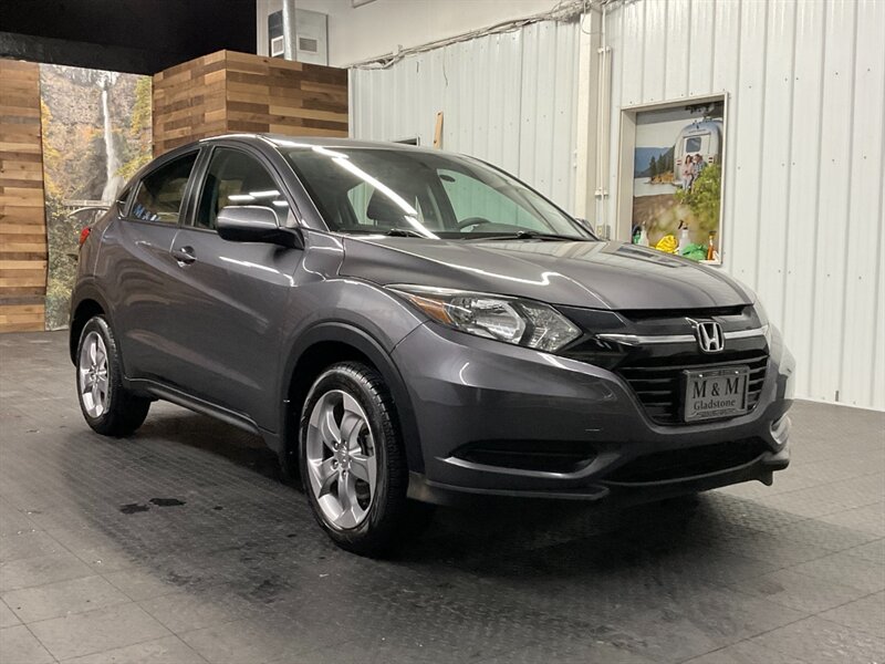 2017 Honda HR-V LX Sport Utility AWD / Backup Camera / 70,000 MILE  LOCAL OREGON HONDA / RUST FREE / SHARP & CLEAN !! - Photo 2 - Gladstone, OR 97027