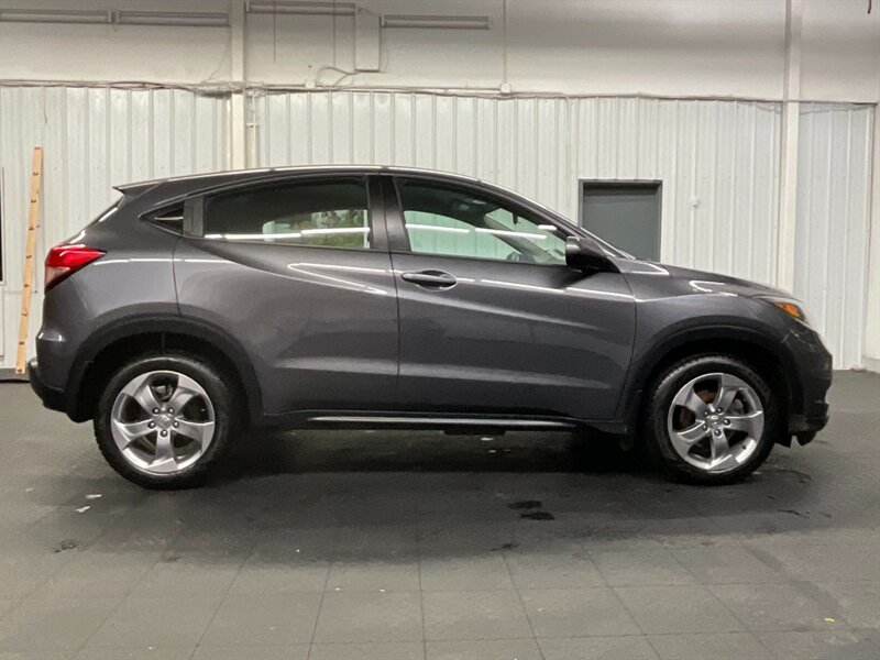 2017 Honda HR-V LX Sport Utility AWD / Backup Camera / 70,000 MILE  LOCAL OREGON HONDA / RUST FREE / SHARP & CLEAN !! - Photo 4 - Gladstone, OR 97027