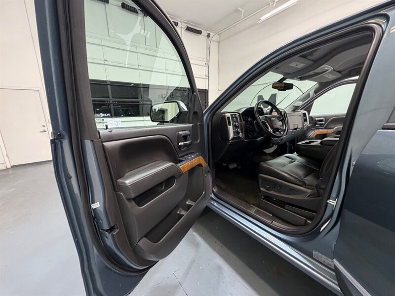 2014 Chevrolet Silverado 1500 LTZ Crew Cab 4X4 5.3L V8 / 1-OWNER / 49,000 MILES /Leather w. Heated Seats / Backup Cam / NEW TIRES /ZERO RUST - Photo 31 - Gladstone, OR 97027