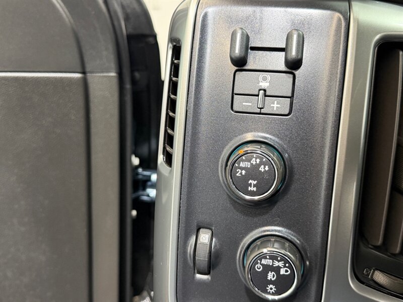 2014 Chevrolet Silverado 1500 LTZ Crew Cab 4X4 5.3L V8 / 1-OWNER / 49,000 MILES /Leather w. Heated Seats / Backup Cam / NEW TIRES /ZERO RUST - Photo 19 - Gladstone, OR 97027