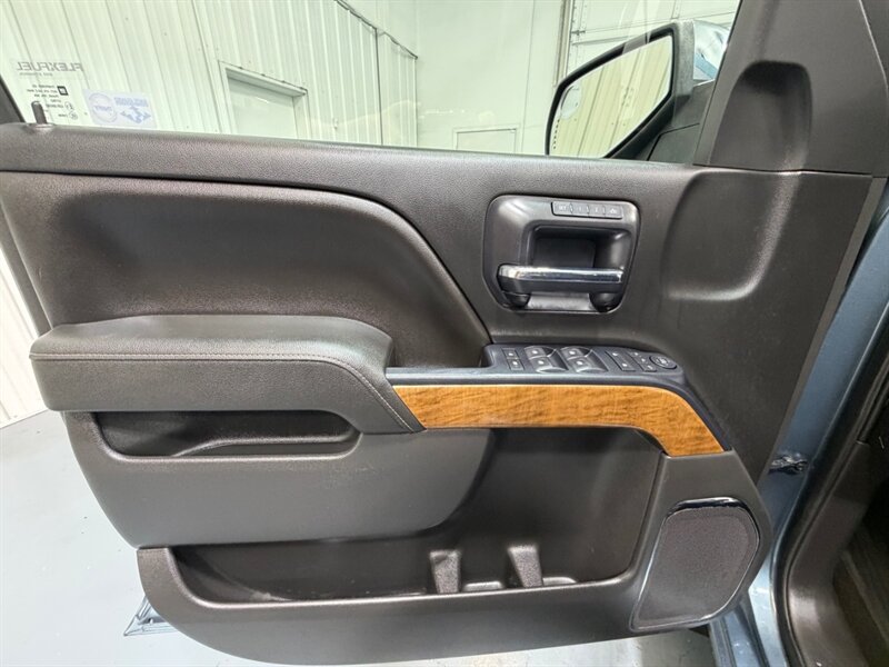 2014 Chevrolet Silverado 1500 LTZ Crew Cab 4X4 5.3L V8 / 1-OWNER / 49,000 MILES /Leather w. Heated Seats / Backup Cam / NEW TIRES /ZERO RUST - Photo 32 - Gladstone, OR 97027
