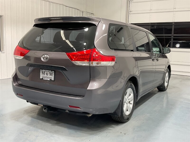 2011 Toyota Sienna 7-Passenger 4Cyl / BRAND NEW TIRES   - Photo 8 - Gladstone, OR 97027