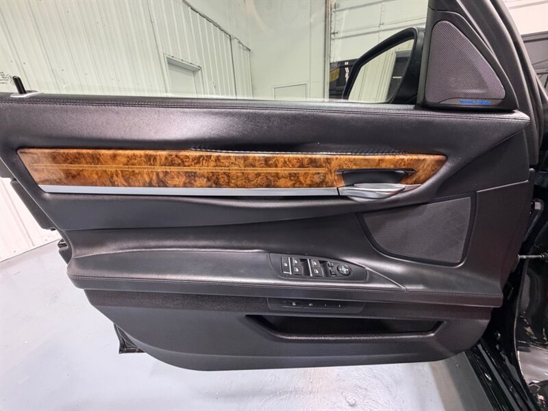 2015 BMW 7 Series 750Li 4.4L V8 TwinTurbo / 56,000 MILES / Rear DVD Player / Leather / Navigation - Photo 33 - Gladstone, OR 97027