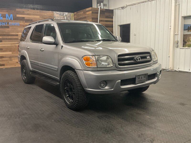 2004 Toyota Sequoia SR5 4X4 / Leather Seats /TIMING BELT DONE  3RD ROW SEAT / FRESH TIMING BELT SERVICE DONE - Photo 2 - Gladstone, OR 97027