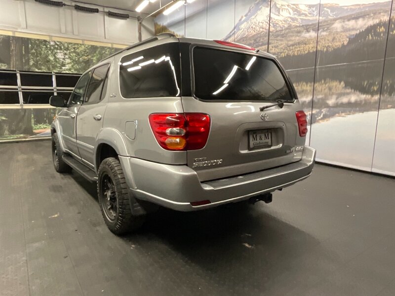 2004 Toyota Sequoia SR5 4X4 / Leather Seats /TIMING BELT DONE  3RD ROW SEAT / FRESH TIMING BELT SERVICE DONE - Photo 8 - Gladstone, OR 97027