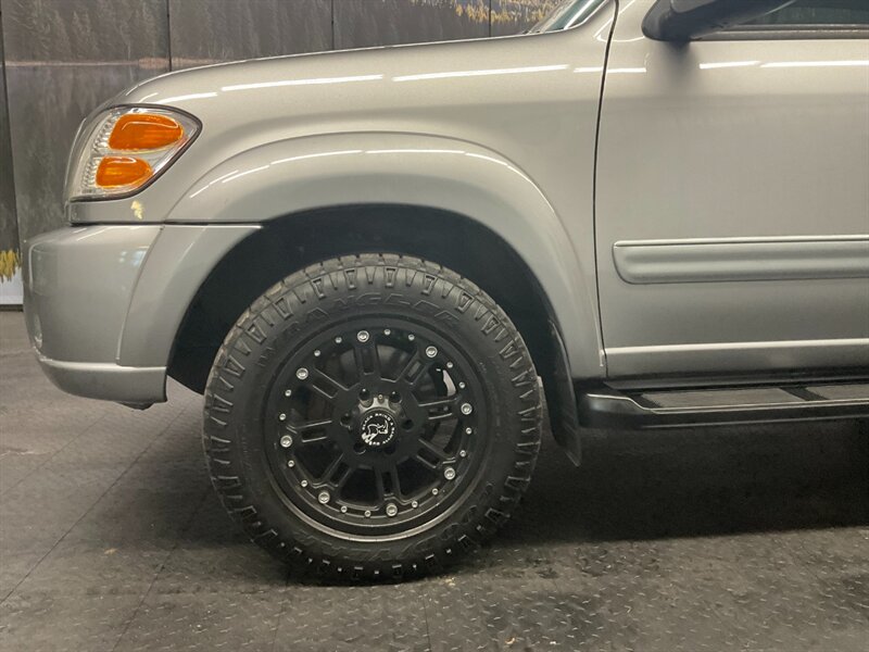 2004 Toyota Sequoia SR5 4X4 / Leather Seats /TIMING BELT DONE  3RD ROW SEAT / FRESH TIMING BELT SERVICE DONE - Photo 26 - Gladstone, OR 97027