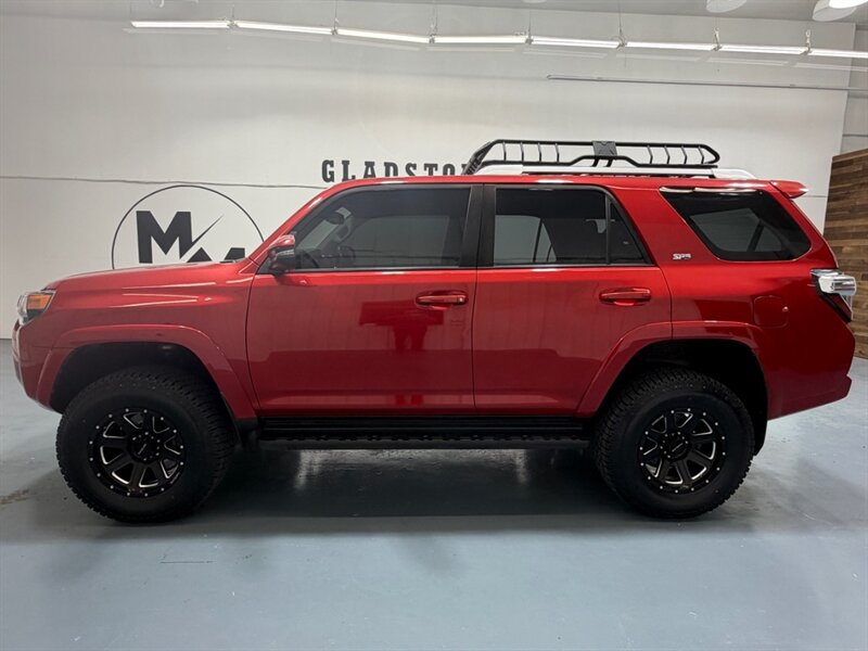 2017 Toyota 4Runner SR5 Premium / 4X4 / Leather / 3RD ROW SEAT / LIFTD / NEW TIRES / NAV / BACKUP CAM / RUST FREE - Photo 3 - Gladstone, OR 97027