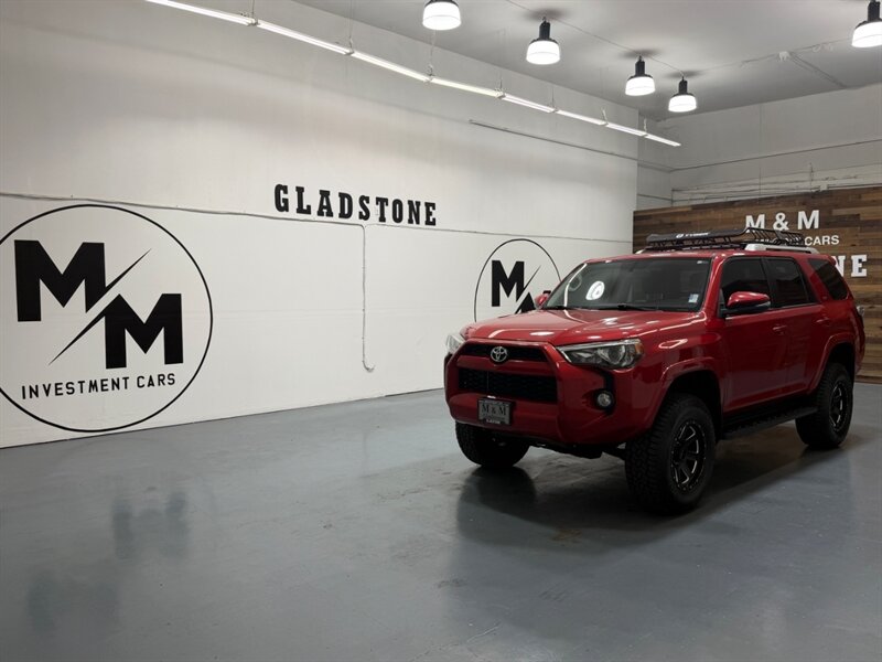 2017 Toyota 4Runner SR5 Premium / 4X4 / Leather / 3RD ROW SEAT / LIFTD / NEW TIRES / NAV / BACKUP CAM / RUST FREE - Photo 41 - Gladstone, OR 97027