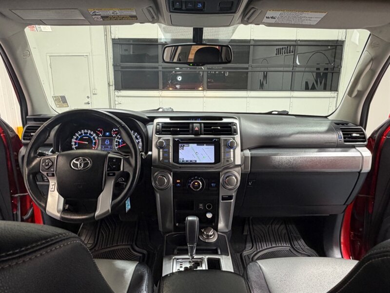 2017 Toyota 4Runner SR5 Premium / 4X4 / Leather / 3RD ROW SEAT / LIFTD / NEW TIRES / NAV / BACKUP CAM / RUST FREE - Photo 16 - Gladstone, OR 97027