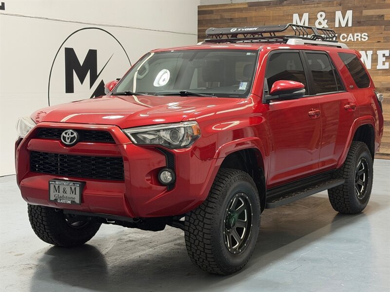 2017 Toyota 4Runner SR5 Premium / 4X4 / Leather / 3RD ROW SEAT / LIFTD / NEW TIRES / NAV / BACKUP CAM / RUST FREE - Photo 43 - Gladstone, OR 97027
