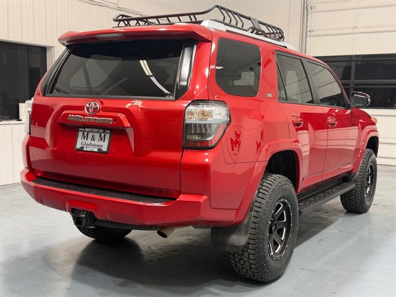 2017 Toyota 4Runner SR5 Premium / 4X4 / Leather / 3RD ROW SEAT / LIFTD / NEW TIRES / NAV / BACKUP CAM / RUST FREE - Photo 5 - Gladstone, OR 97027