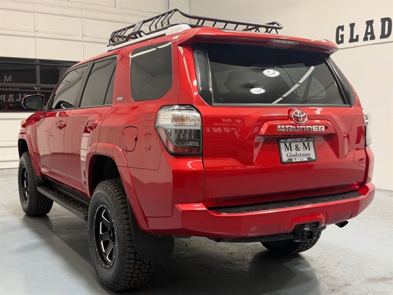 2017 Toyota 4Runner SR5 Premium / 4X4 / Leather / 3RD ROW SEAT / LIFTD / NEW TIRES / NAV / BACKUP CAM / RUST FREE - Photo 6 - Gladstone, OR 97027