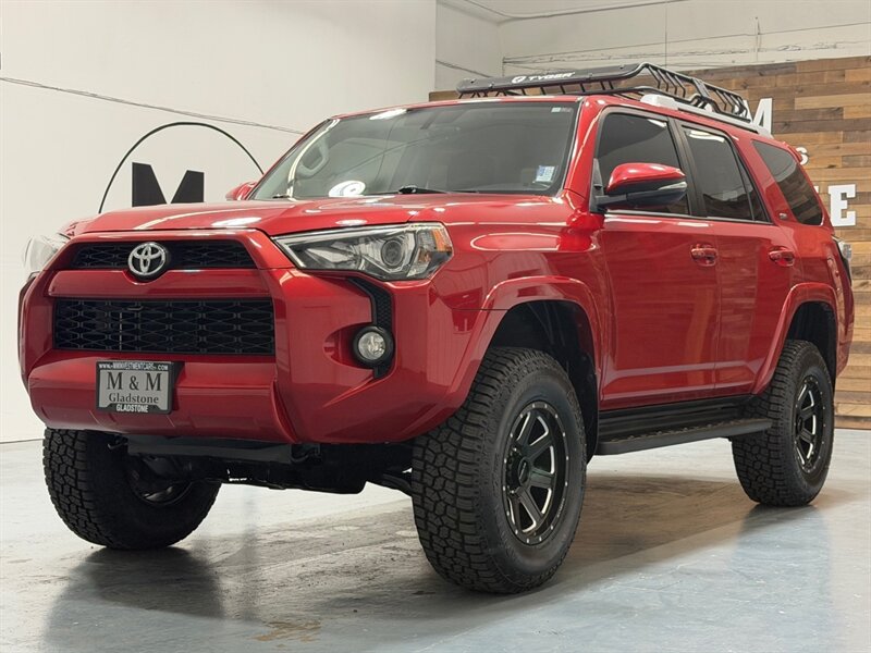 2017 Toyota 4Runner SR5 Premium / 4X4 / Leather / 3RD ROW SEAT / LIFTD / NEW TIRES / NAV / BACKUP CAM / RUST FREE - Photo 42 - Gladstone, OR 97027
