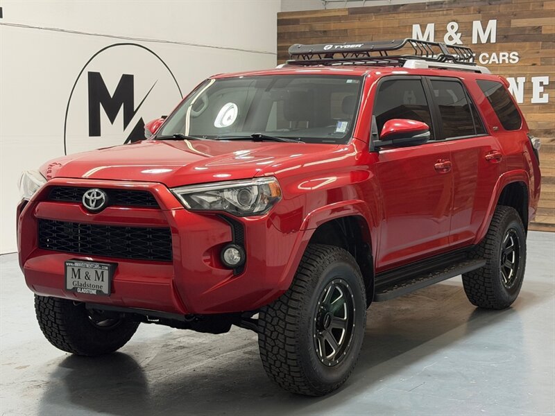 2017 Toyota 4Runner SR5 Premium / 4X4 / Leather / 3RD ROW SEAT / LIFTD / NEW TIRES / NAV / BACKUP CAM / RUST FREE - Photo 1 - Gladstone, OR 97027