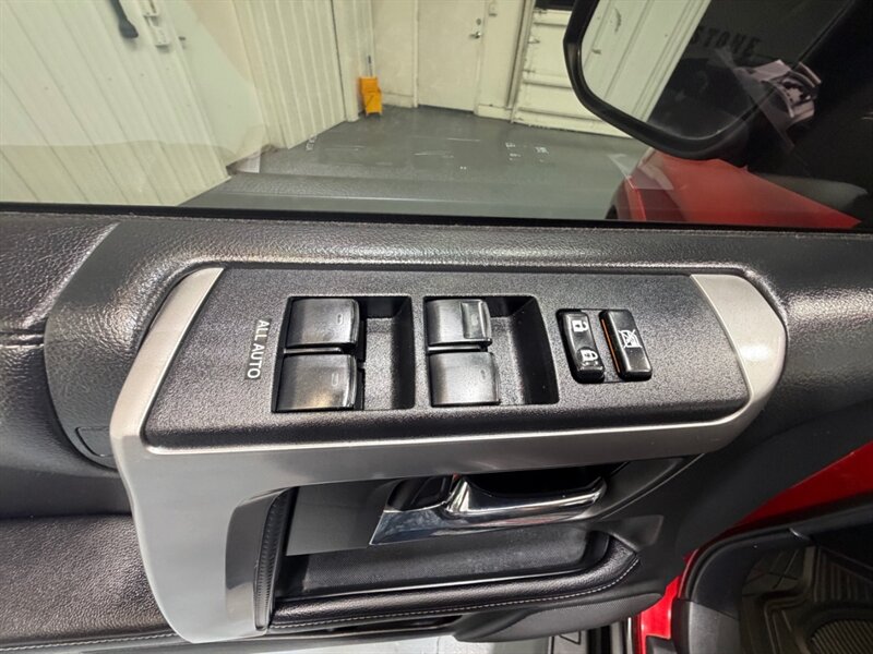 2017 Toyota 4Runner SR5 Premium / 4X4 / Leather / 3RD ROW SEAT / LIFTD / NEW TIRES / NAV / BACKUP CAM / RUST FREE - Photo 30 - Gladstone, OR 97027