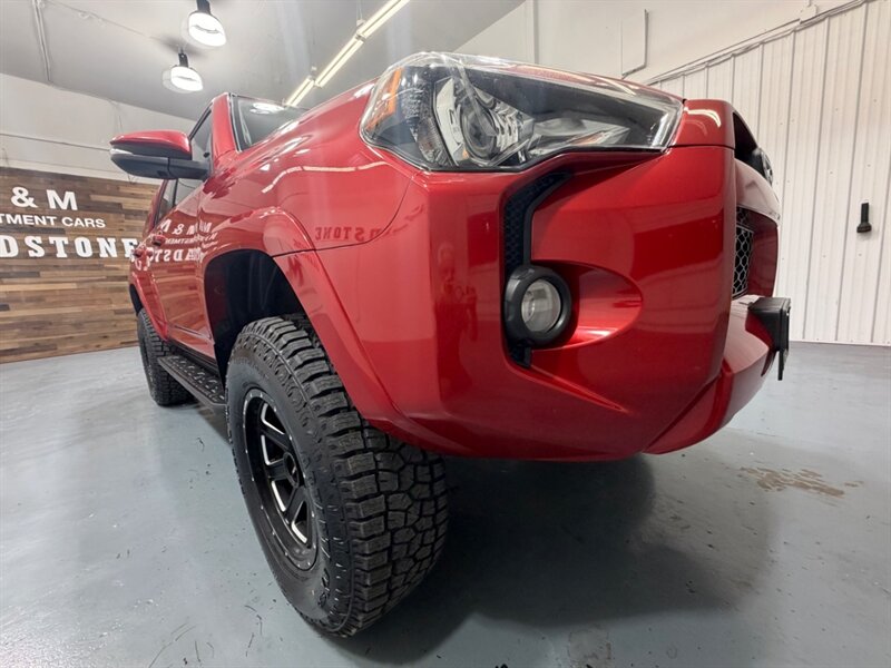 2017 Toyota 4Runner SR5 Premium / 4X4 / Leather / 3RD ROW SEAT / LIFTD / NEW TIRES / NAV / BACKUP CAM / RUST FREE - Photo 50 - Gladstone, OR 97027