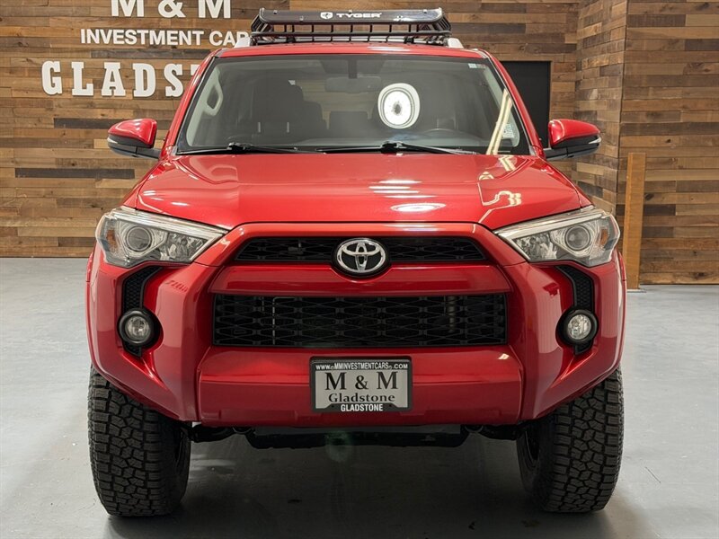 2017 Toyota 4Runner SR5 Premium / 4X4 / Leather / 3RD ROW SEAT / LIFTD / NEW TIRES / NAV / BACKUP CAM / RUST FREE - Photo 7 - Gladstone, OR 97027