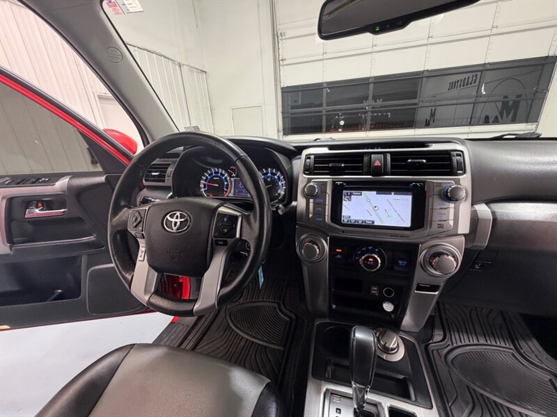 2017 Toyota 4Runner SR5 Premium / 4X4 / Leather / 3RD ROW SEAT / LIFTD / NEW TIRES / NAV / BACKUP CAM / RUST FREE - Photo 36 - Gladstone, OR 97027