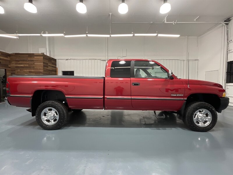 1997 Dodge Ram 2500 Laramie SLT 4X4 / 5.9L DIESEL 12-VALVE / 5-SPEED  / ZERO RUST - Photo 4 - Gladstone, OR 97027