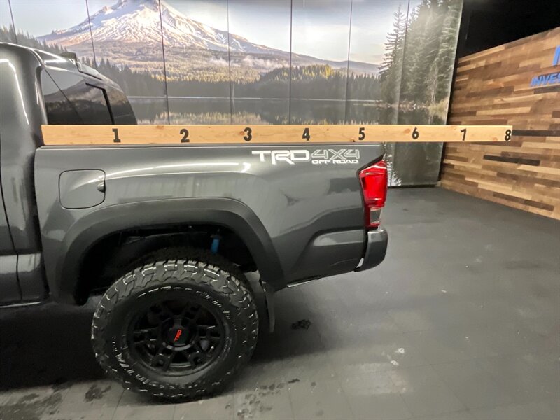 2017 Toyota Tacoma TRD Off-Road 4X4 / Premium & Tech Pkg / LIFTED  BRAND NEW 33 " BF GOODRICH TIRES & TRD WHEELS / Navigation / Sunroof / LOCAL TRUCK / RUST FREE - Photo 26 - Gladstone, OR 97027