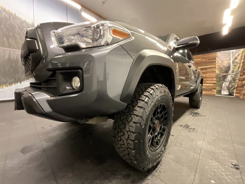 2017 Toyota Tacoma TRD Off-Road 4X4 / Premium & Tech Pkg / LIFTED  BRAND NEW 33 " BF GOODRICH TIRES & TRD WHEELS / Navigation / Sunroof / LOCAL TRUCK / RUST FREE - Photo 9 - Gladstone, OR 97027