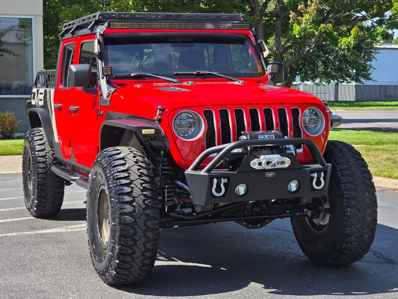2020 Jeep Gladiator OVERLAND 4X4 DV8 OFF-ROAD UPGRADED ONE OF A KIND NEW TIRES V. LOW MILES - Photo 2 - Portland, OR 97217