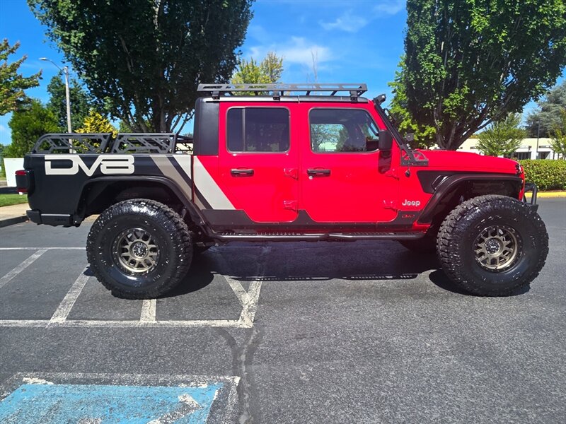 2020 Jeep Gladiator OVERLAND 4X4 DV8 OFF-ROAD UPGRADED ONE OF A KIND NEW TIRES V. LOW MILES - Photo 4 - Portland, OR 97217