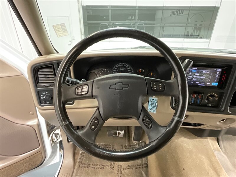 2005 Chevrolet Silverado 2500 LS Crew Cab 4X4 / 6.0L V8 / Lifted / ZERO RUST  / Short Bed / Spray in bed liner / Towing Pkg - Photo 17 - Gladstone, OR 97027