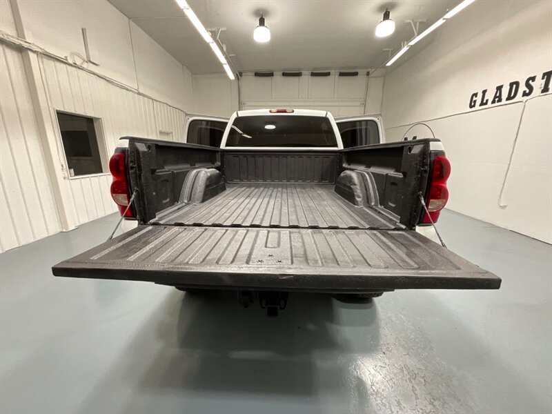 2005 Chevrolet Silverado 2500 LS Crew Cab 4X4 / 6.0L V8 / Lifted / ZERO RUST  / Short Bed / Spray in bed liner / Towing Pkg - Photo 10 - Gladstone, OR 97027