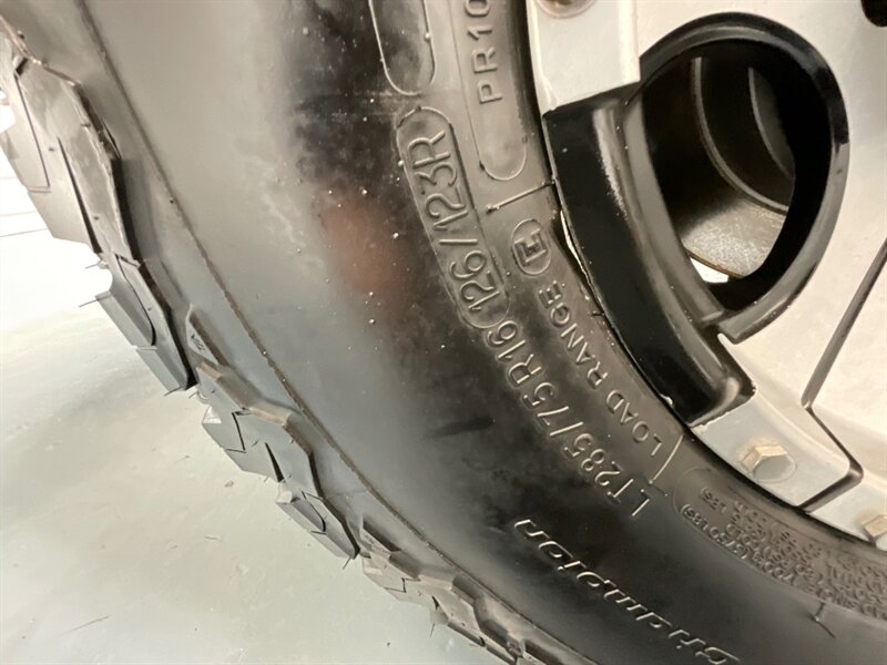 2005 Chevrolet Silverado 2500 LS Crew Cab 4X4 / 6.0L V8 / Lifted / ZERO RUST  / Short Bed / Spray in bed liner / Towing Pkg - Photo 42 - Gladstone, OR 97027