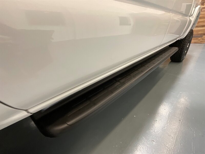 2005 Chevrolet Silverado 2500 LS Crew Cab 4X4 / 6.0L V8 / Lifted / ZERO RUST  / Short Bed / Spray in bed liner / Towing Pkg - Photo 20 - Gladstone, OR 97027