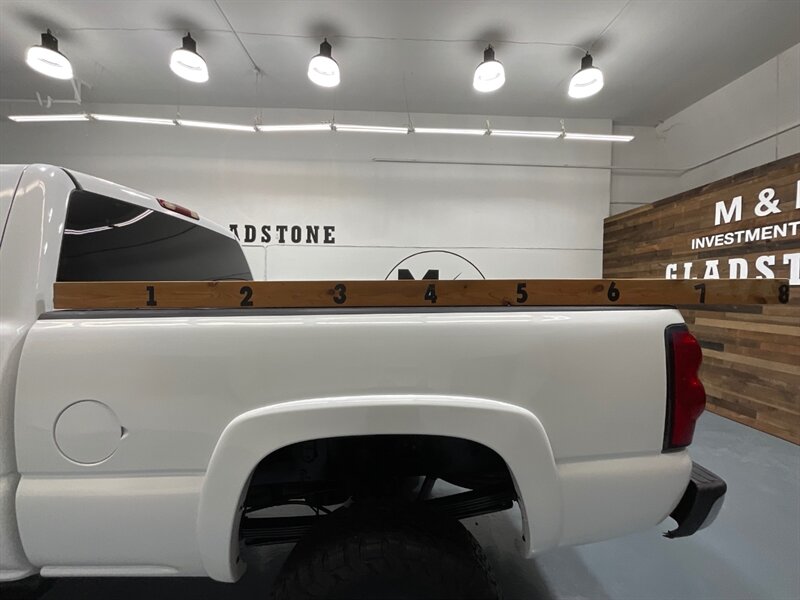 2005 Chevrolet Silverado 2500 LS Crew Cab 4X4 / 6.0L V8 / Lifted / ZERO RUST  / Short Bed / Spray in bed liner / Towing Pkg - Photo 9 - Gladstone, OR 97027