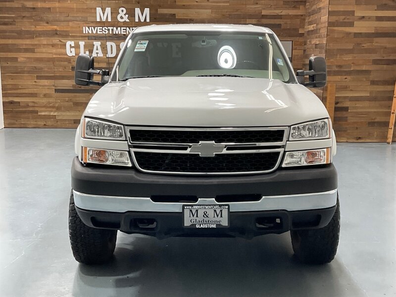 2005 Chevrolet Silverado 2500 LS Crew Cab 4X4 / 6.0L V8 / Lifted / ZERO RUST  / Short Bed / Spray in bed liner / Towing Pkg - Photo 5 - Gladstone, OR 97027