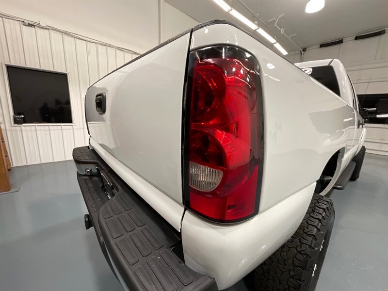 2005 Chevrolet Silverado 2500 LS Crew Cab 4X4 / 6.0L V8 / Lifted / ZERO RUST  / Short Bed / Spray in bed liner / Towing Pkg - Photo 28 - Gladstone, OR 97027