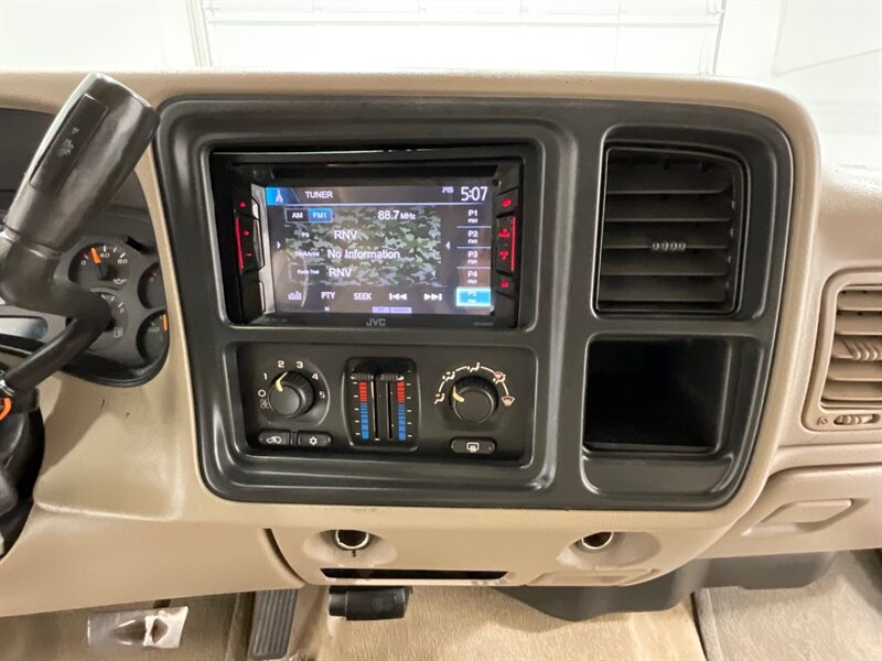 2005 Chevrolet Silverado 2500 LS Crew Cab 4X4 / 6.0L V8 / Lifted / ZERO RUST  / Short Bed / Spray in bed liner / Towing Pkg - Photo 16 - Gladstone, OR 97027