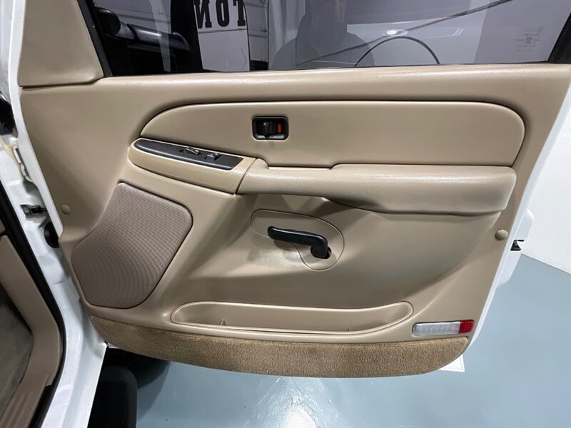 2005 Chevrolet Silverado 2500 LS Crew Cab 4X4 / 6.0L V8 / Lifted / ZERO RUST  / Short Bed / Spray in bed liner / Towing Pkg - Photo 33 - Gladstone, OR 97027