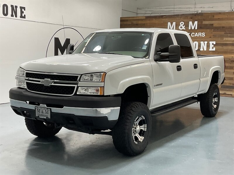 2005 Chevrolet Silverado 2500 LS Crew Cab 4X4 / 6.0L V8 / Lifted / ZERO RUST  / Short Bed / Spray in bed liner / Towing Pkg - Photo 51 - Gladstone, OR 97027