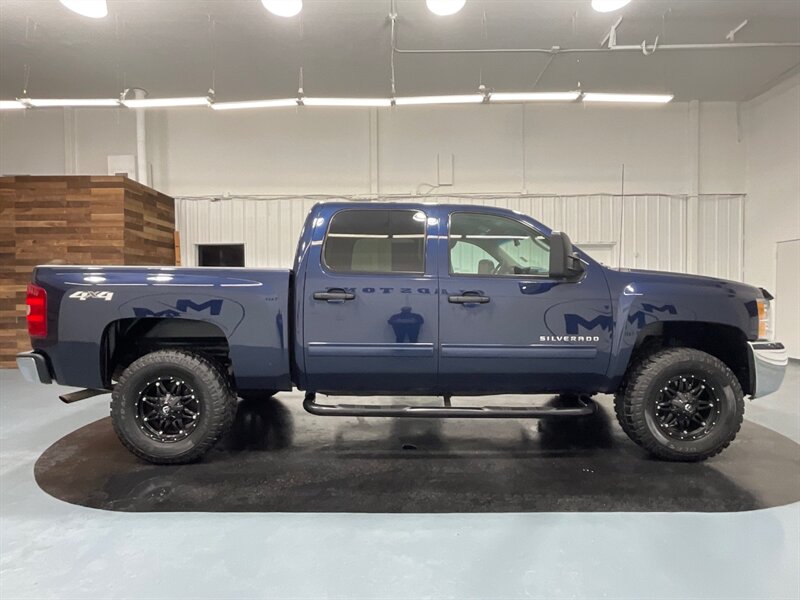 2012 Chevrolet Silverado 1500 LT Crew Cab 4X4 / 5.3L V8 / Fuel Wheels  / Excel Cond - Photo 4 - Gladstone, OR 97027