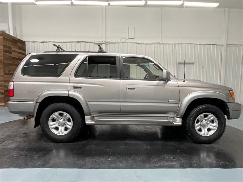 2002 Toyota 4Runner SR5 Sport 4X4 / 3.4L V6 / 1-OWNER / 100K MILES  / ZERO RUST - Photo 4 - Gladstone, OR 97027